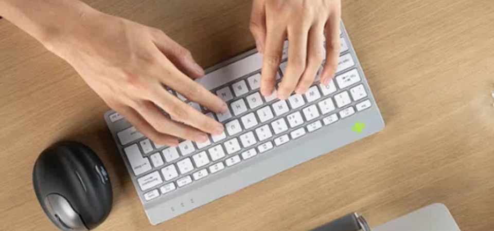 R-Go Compact Break toetsenbord – ergonomisch en compact toetsenbord met pauze-indicator om RSI-klachten te voorkomen.